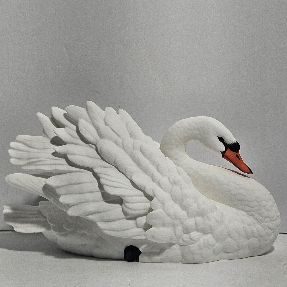 Lenox The Graceful Swan Fine Bisque Porcelain Figurine Hand Painted 24k Gold NIB